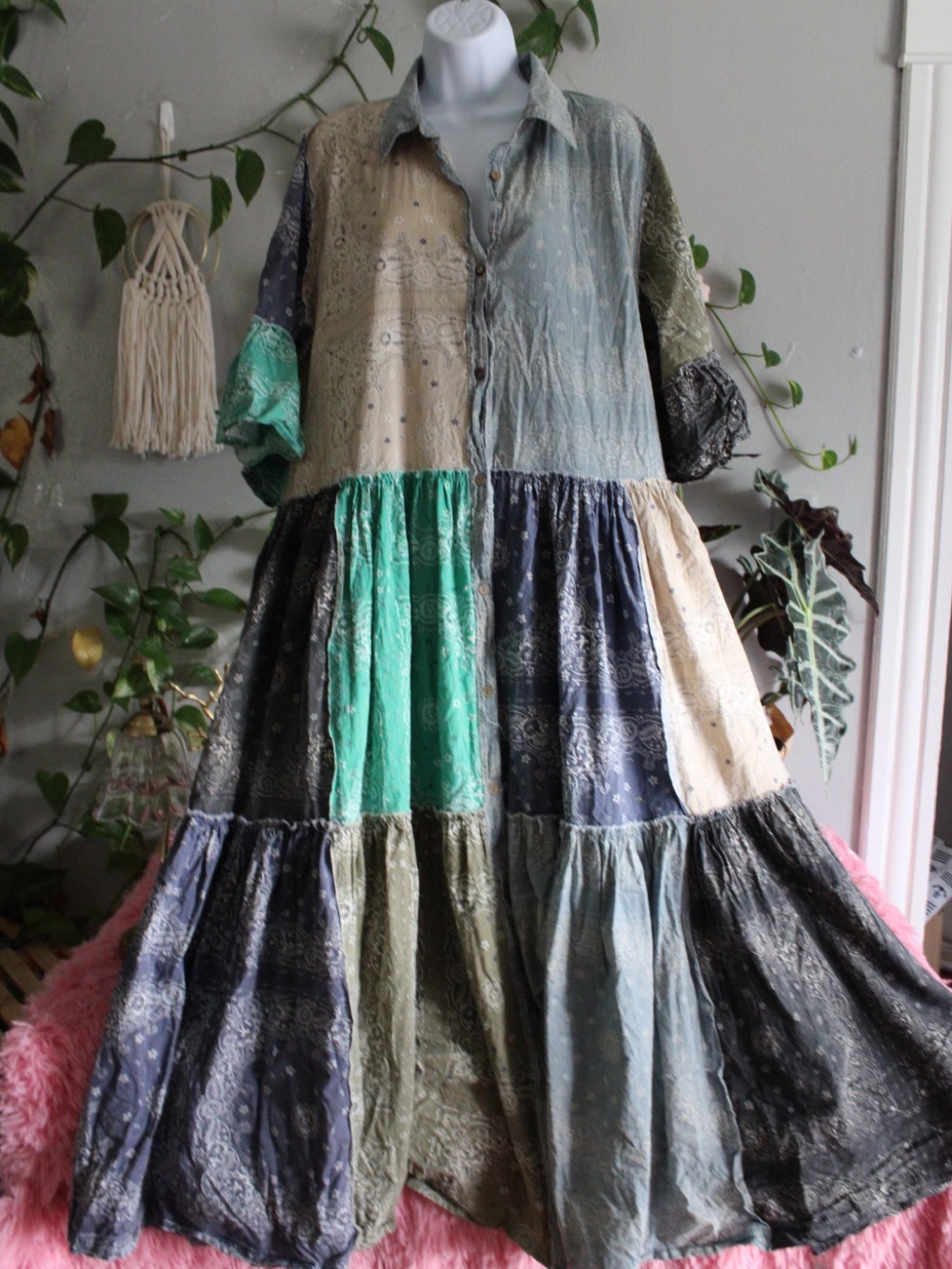 Oli & Hali Patchwork Bandana Print Tiered Maxi Dress Size L Fits XL–2XL - Picture 3 of 7